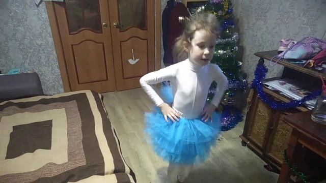 Новогодний танец танцует бусинка смотреть онлайн