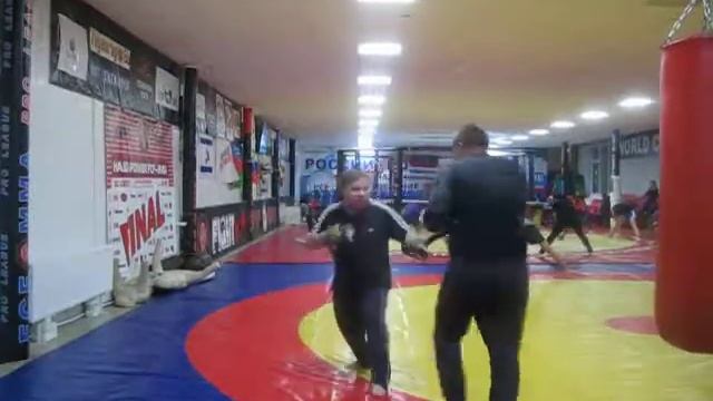 уроки БОКСА в "Школе Магдиева", Таганрог смотреть онлайн