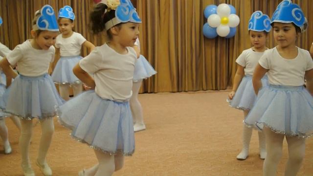 Кап-как-кап!Дождик идет! Танец тучек на День матери в детском саду смотреть онлайн