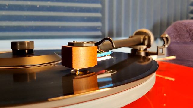 Stop And Look Back - 220 Volt 🎸 Rega Planar 2, Denon DL-103R, Schiit Mani 2 смотреть онлайн