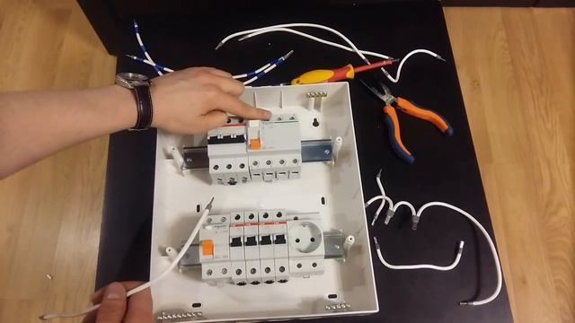ЭЛЕКТРИЧЕСТВО В ГАРАЖ СВОИМИ РУКАМИ часть 2 РАСПРЕДЕЛИТЕЛЬНЫЙ ЩИТ 380 ВОЛЬТ смотреть онлайн
