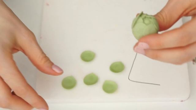 How to make a Gumpaste Ranunculus Flower Tutorial смотреть онлайн