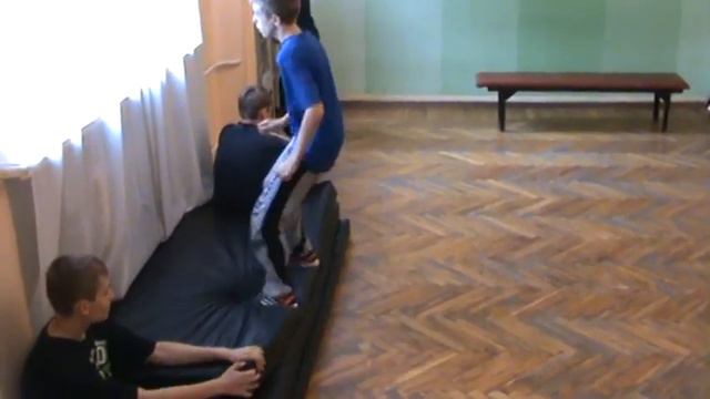 школа танца "Люди в чёрном" смотреть онлайн