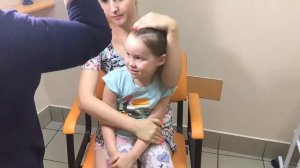 Прокалываем уши Вике | Не больно