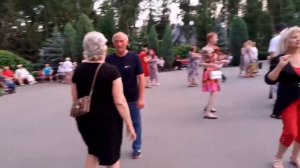 МОЁ СЕРДЦЕ В ГЛУБИНЕ ЛЮБВИ ТОНЕТ! ТАНЦЫ В ПАРКЕ ГОРЬКОГО ХАРЬКОВ.mp4