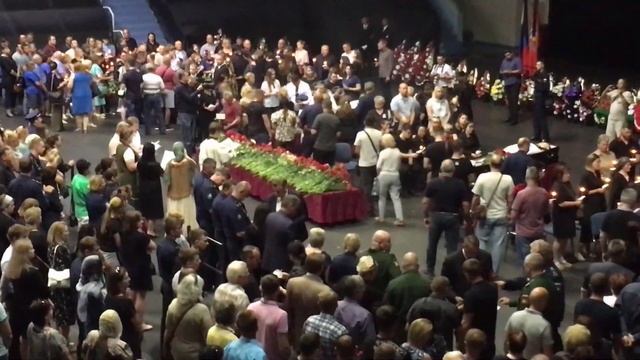 Прощание с военными летчиками, погибшими при крушении самолета Ил-76 в Рязани смотреть онлайн