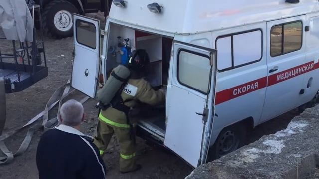 В Охе в рамках учений тушат здание на улице Победы 2 смотреть онлайн