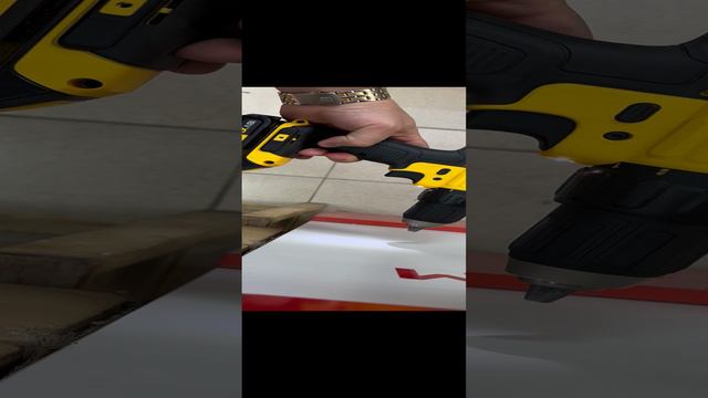 Шуруповерт Dewalt