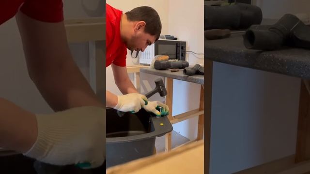 Как выбить отверстие в Мойке из искусственного камня.