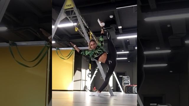 Стретчинг в Белгороде. Студия Dance Life. Уроки гибкости для девушек и парней. смотреть онлайн