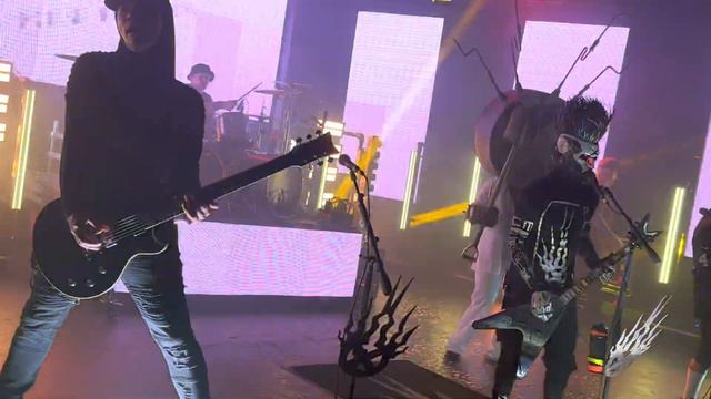 Static-X - I’m With Stupid (Live in Orlando, FL 3-15-23) смотреть онлайн