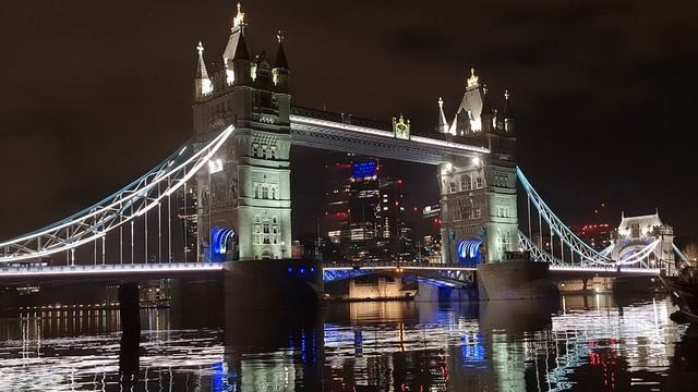 Tower Bridge. London. UK. City Soundscape. 4K смотреть онлайн