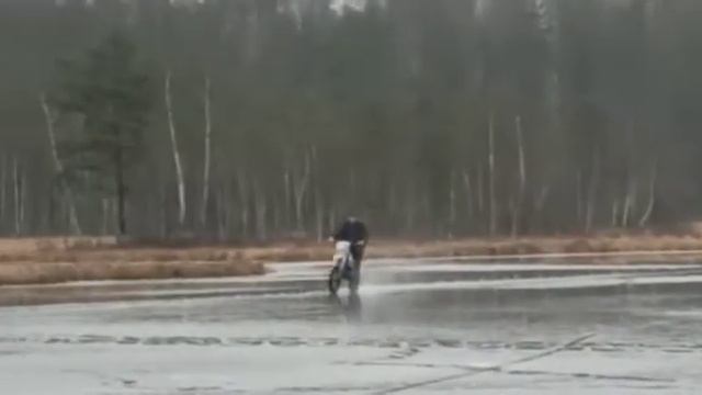 опасный заезд по льду смотреть онлайн