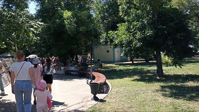 ПЕРЕЕХАЛИ НА ЮГ/Прогулка по ул Свердлова в Ейске/ЗАБЛУДИЛАСЬ в городе! смотреть онлайн