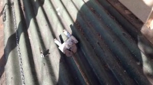 Как легко выдернуть гвозди из ондулина и заменить ондулиновую кровлю