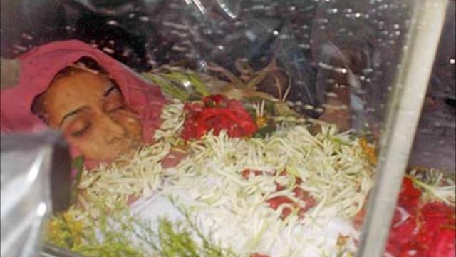 NAFISA JOSEPH DEATH PHOTO COLLECTION - नफिसा यूसुफ मौत फोटो संग्रह смотреть онлайн