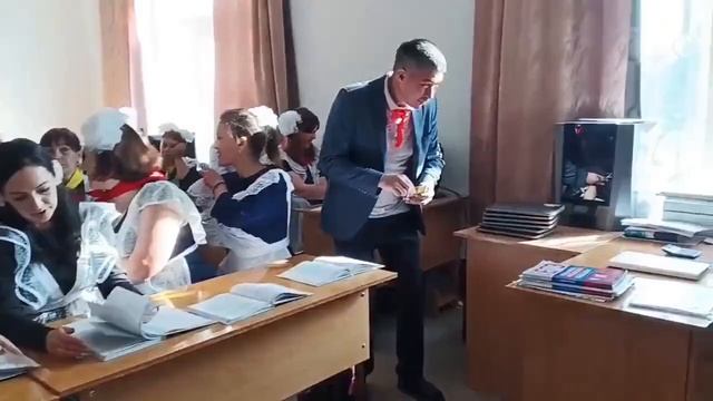 Выпускникам, с любовью! // МОБУ гимназия с.Кармаскалы смотреть онлайн