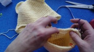 Очень простая шапочка с ушками для младенца крючком