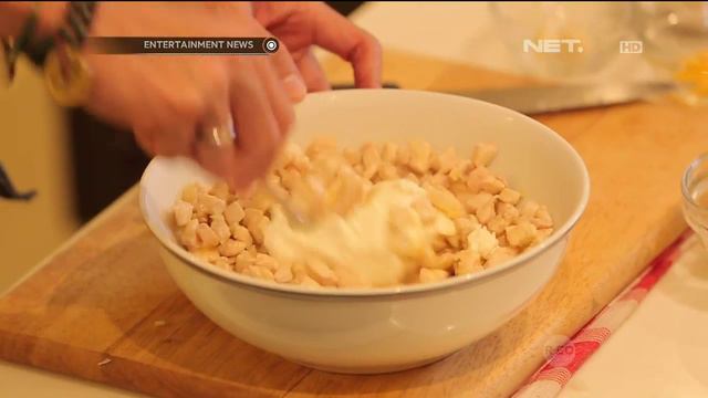 Chicken Puff Pastry - eKitchen with Chef Norman смотреть онлайн