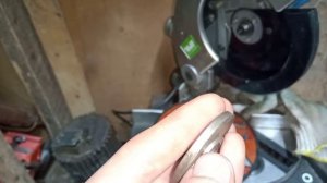 Как установить отрезной диск от болгарки на торцовочную пилу по дереву