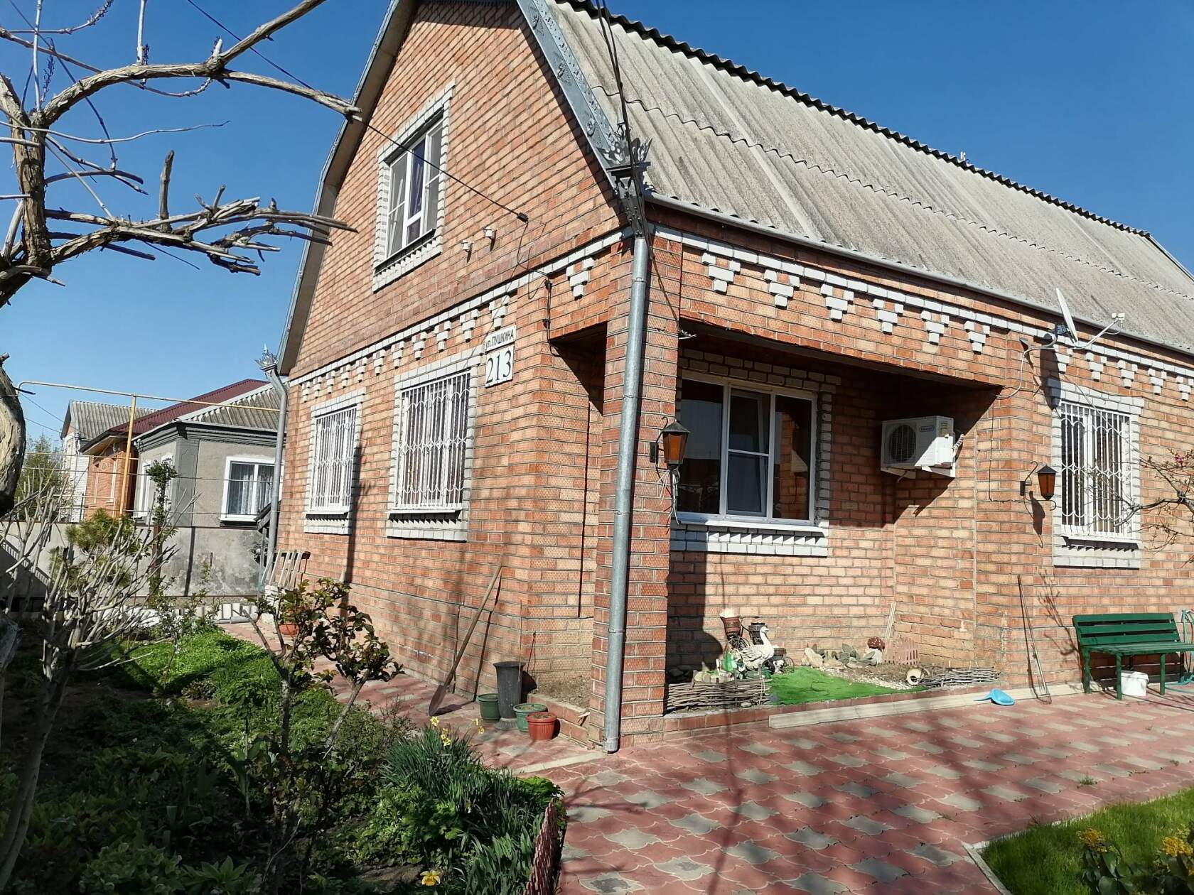 Продаётся дом общей площадью 160кв.м. в ст, гостевой дом с бассейном_ Каневской .mp4