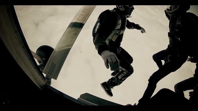 Chillflying - One Day In Temploux смотреть онлайн