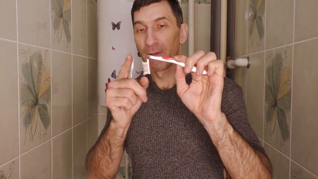 ВОТ почему вы тоже должны ЗАЖИГАТЬ свою зубную щетку над ТУАЛЕТОМ ? (это Удивительно)