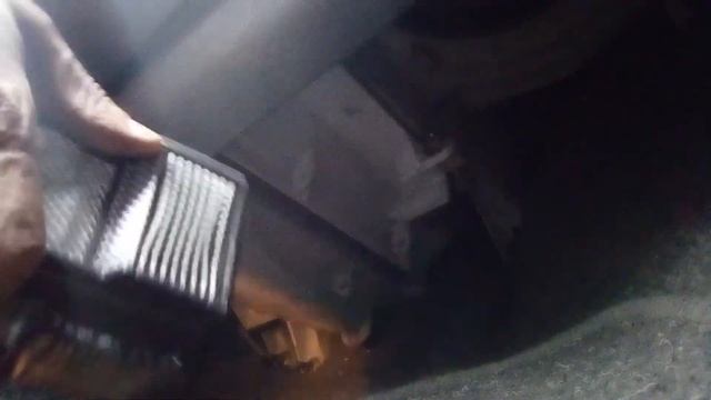 Замена салонного фильтра Toyota Corolla E11