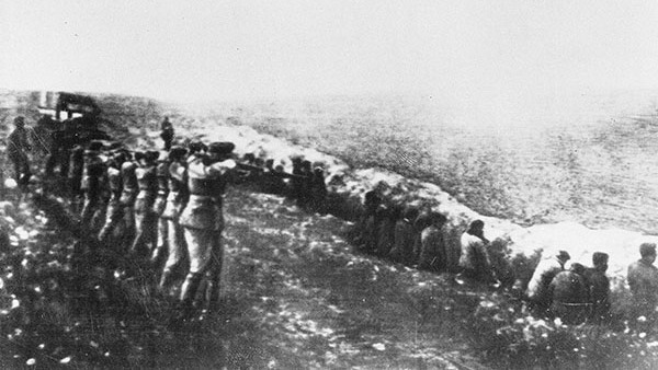 Un livre révisionniste sur les Einsatzgruppen смотреть онлайн