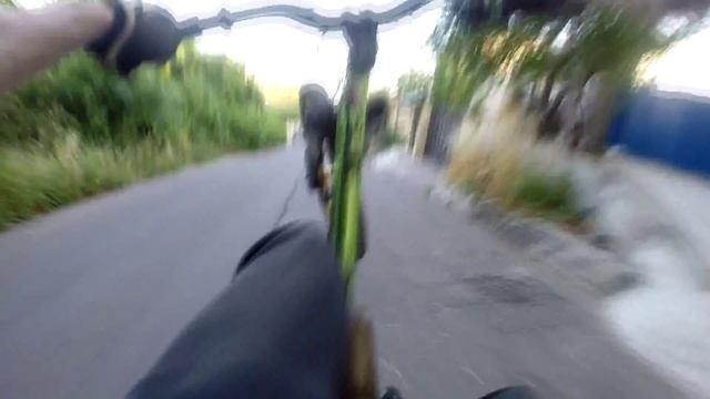 Вспоминаю как ездить на заднем колесе / I recall how to do wheelie смотреть онлайн