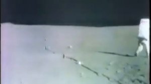 Астронавты «Аполлон-16» прыгают по Луне