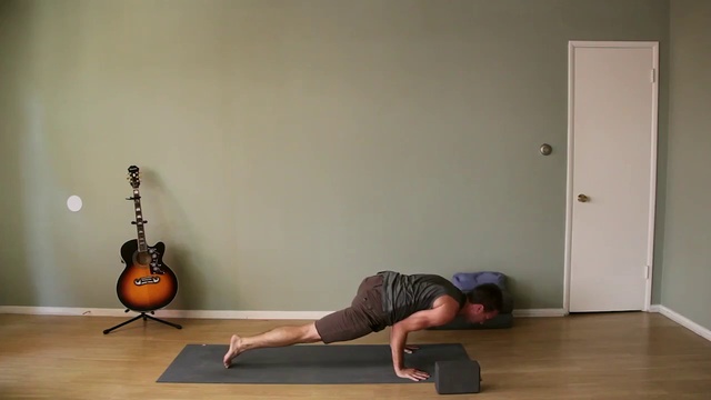 Power Yoga Strength - 30 Min