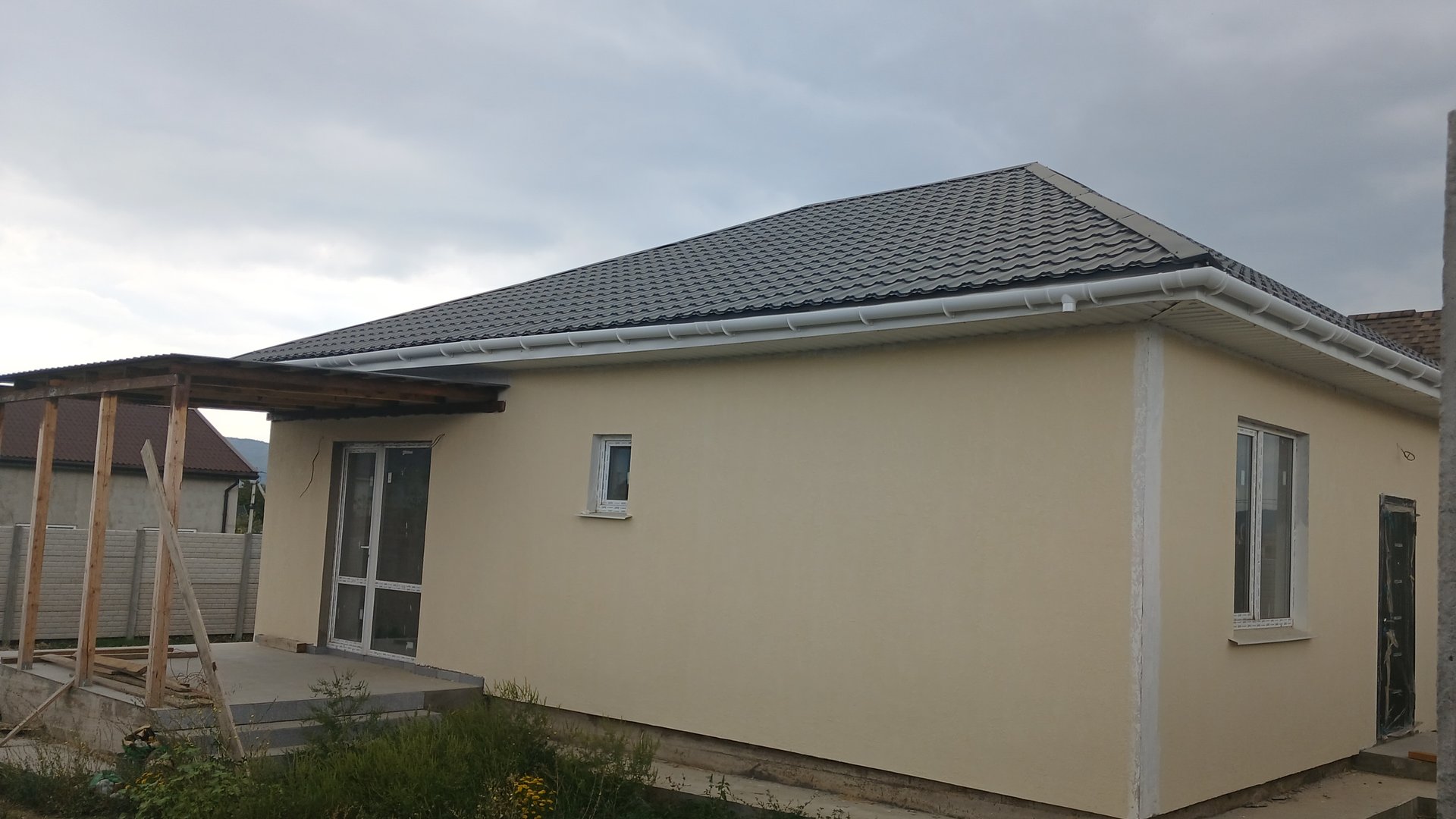 КУПИТЬ ХОРОШИЙ НЕДОРОГОЙ ДОМ В КРЫМУ. СЕЛО ДОБРОЕ. 10 МИНУТ ДО СИМФЕРОПОЛЯ. СВЕТ.ГАЗ.САДИК