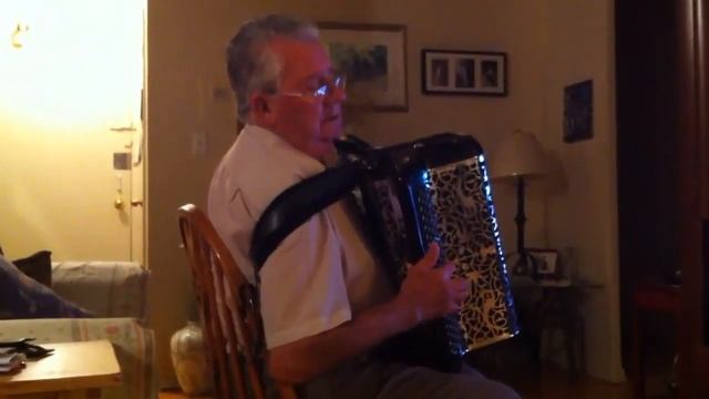 Grandpa Playing the Accordion смотреть онлайн