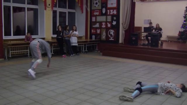 НОВОГОДНИЙ ТАНЕЦ смотреть онлайн