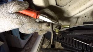 Замена регулятора давления топлива на Mazda Demio 1996-1999 год