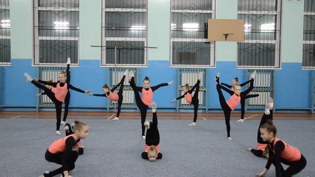 Привітання Людмилі Івановні Турищевій від юних гімнастів. смотреть онлайн