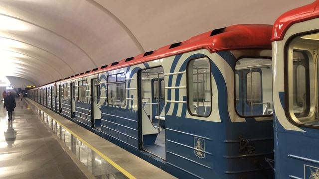 81-717/714.5М Перекраска Московский транспорт На станции Физтех смотреть онлайн