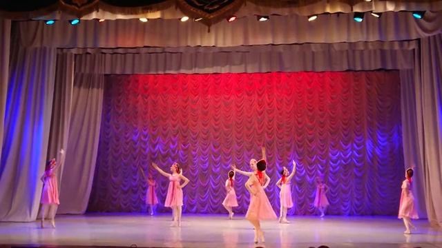 Русский танец - Балет Лебединное Озеро смотреть онлайн