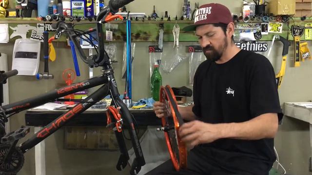 Bmx for beginners: how to change a bike tire or inner tube смотреть онлайн