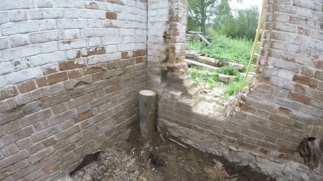 Временные сенцы и доделка фасада дома прадеда. Работа на два фронта. Немного находок