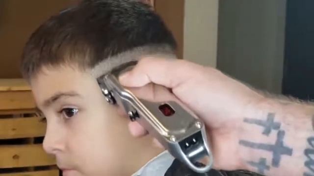 Аккумуляторная машинка для стрижки волос, беспроводной электрический триммер профессиональная бритв смотреть онлайн