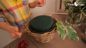 Композиция из цветов работа с флористической губкой (рукавички)