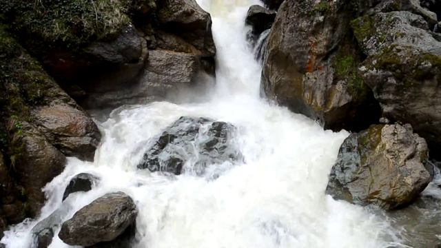 Водопад в турецком Алтындере. смотреть онлайн