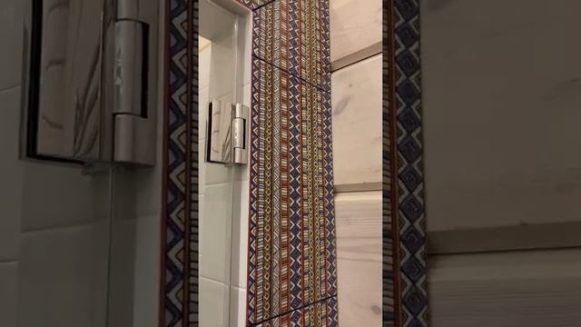 Стеклянные двери для душа и сауны. Бассейн в частном доме. смотреть онлайн