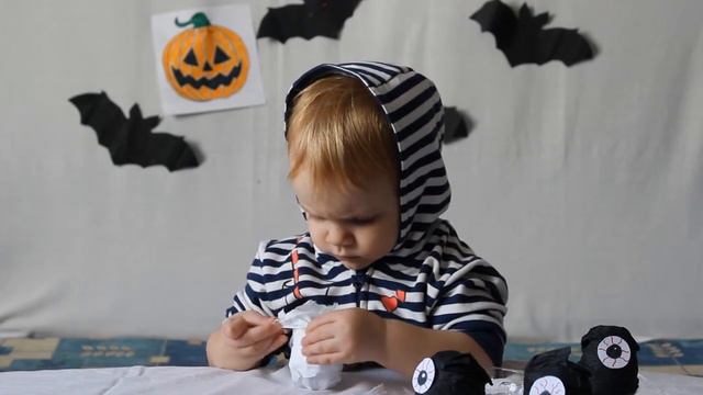 Halloween KINDER surprise EGGS OPENING КИНДЕР яйца с сюрпризоев в Хэллоуин смотреть онлайн