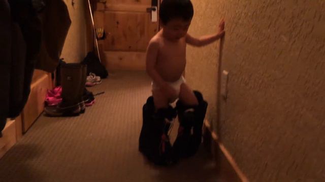 Month 23: Donning Daddy's Snowboard Boots смотреть онлайн