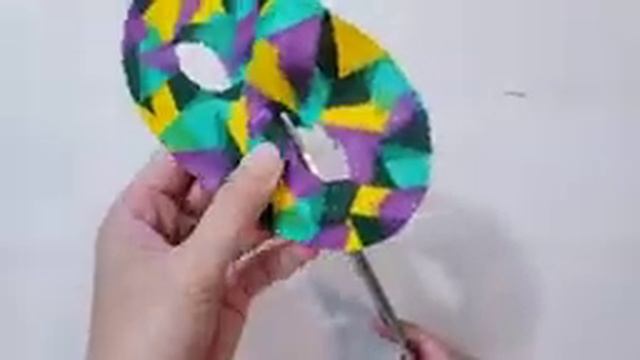 Mardi Gras Mask Making смотреть онлайн