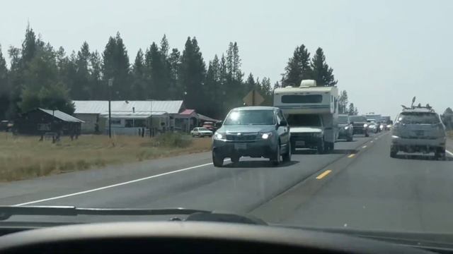 Eclipse 2017. Traffic in La Pine Oregon. смотреть онлайн