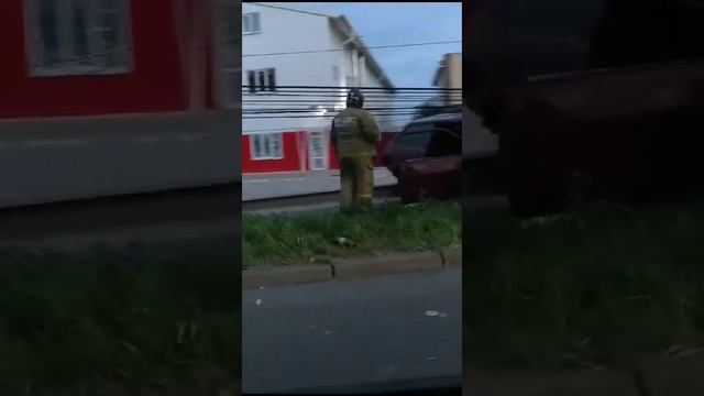 В Курске ВАЗ протаранил столб: двое раненых смотреть онлайн